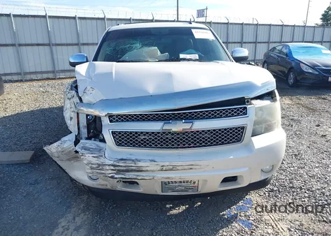 2010 Chevrolet Suburban 1500 Ltz z USA, uszkodzony, nr VIN 1GNUCKE00AR176516